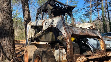 skid steer 743 oil leak